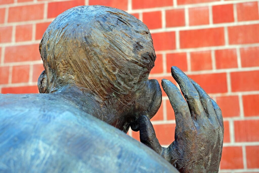 sculpture, bronze, the listening-2275202.jpg